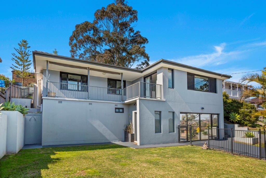 4 bedrooms House in 17 Amaroo Avenue FIGTREE NSW, 2525