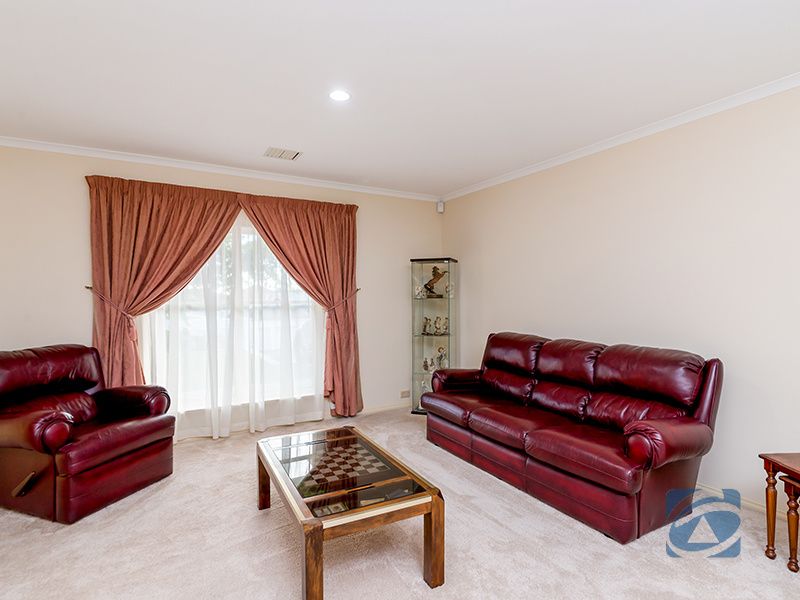 4 Lipson Reach Road, Gulfview Heights SA 5096, Image 2