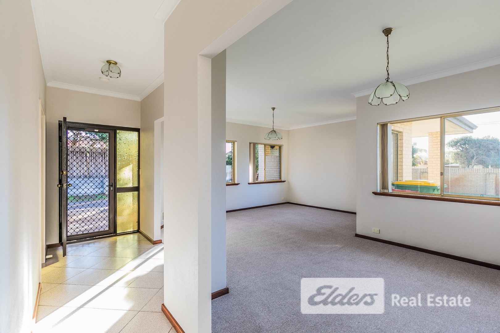 3 bedrooms Apartment / Unit / Flat in 75A Penguin Road SAFETY BAY WA, 6169