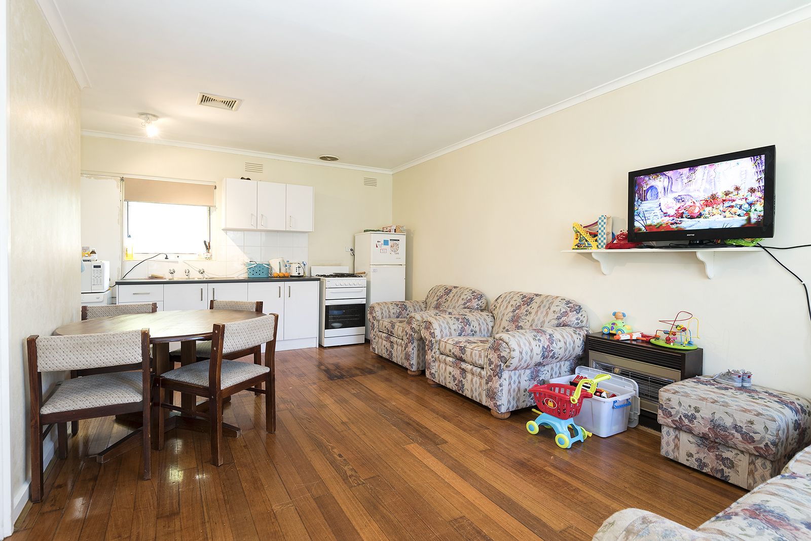 4/16 Vanberg Road, Essendon VIC 3040, Image 2