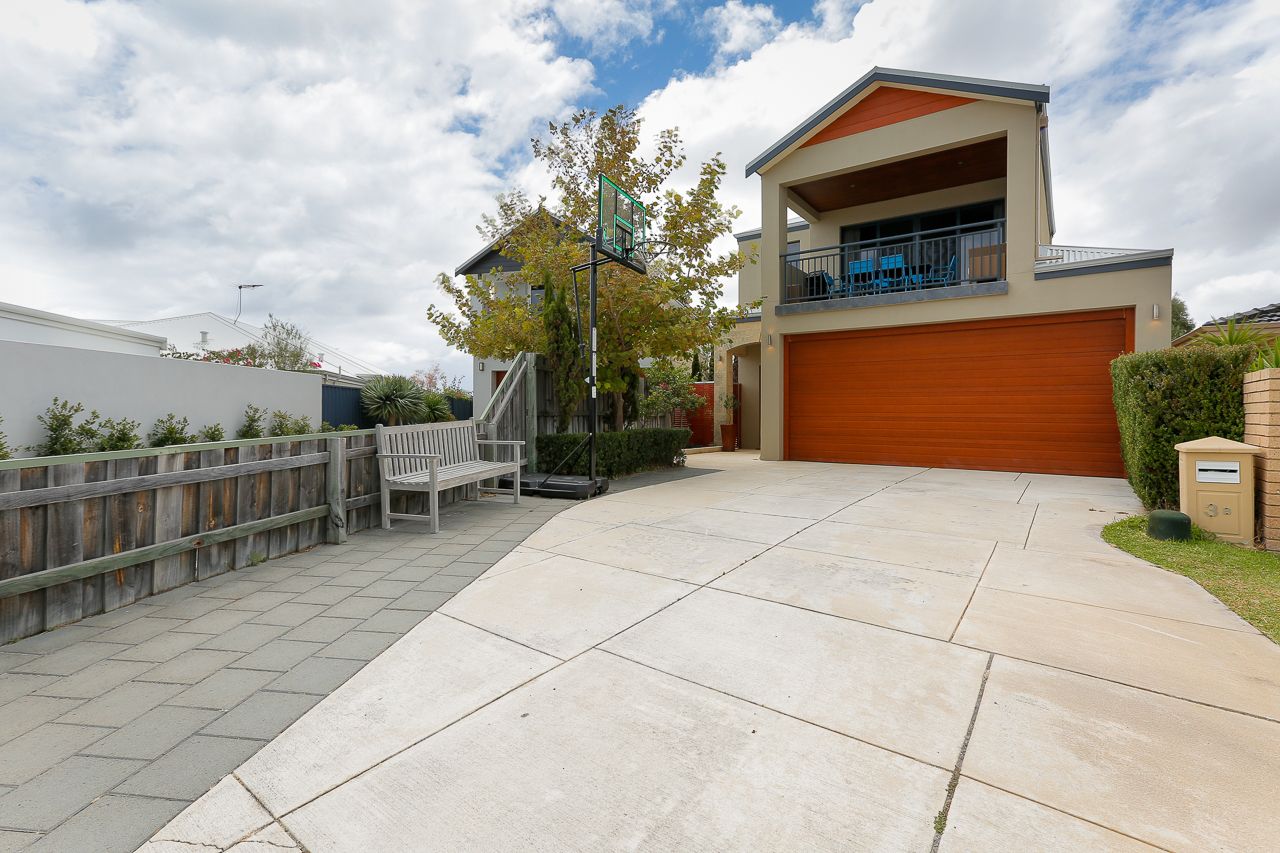 4 bedrooms House in 3B Exmoor Court HILLARYS WA, 6025