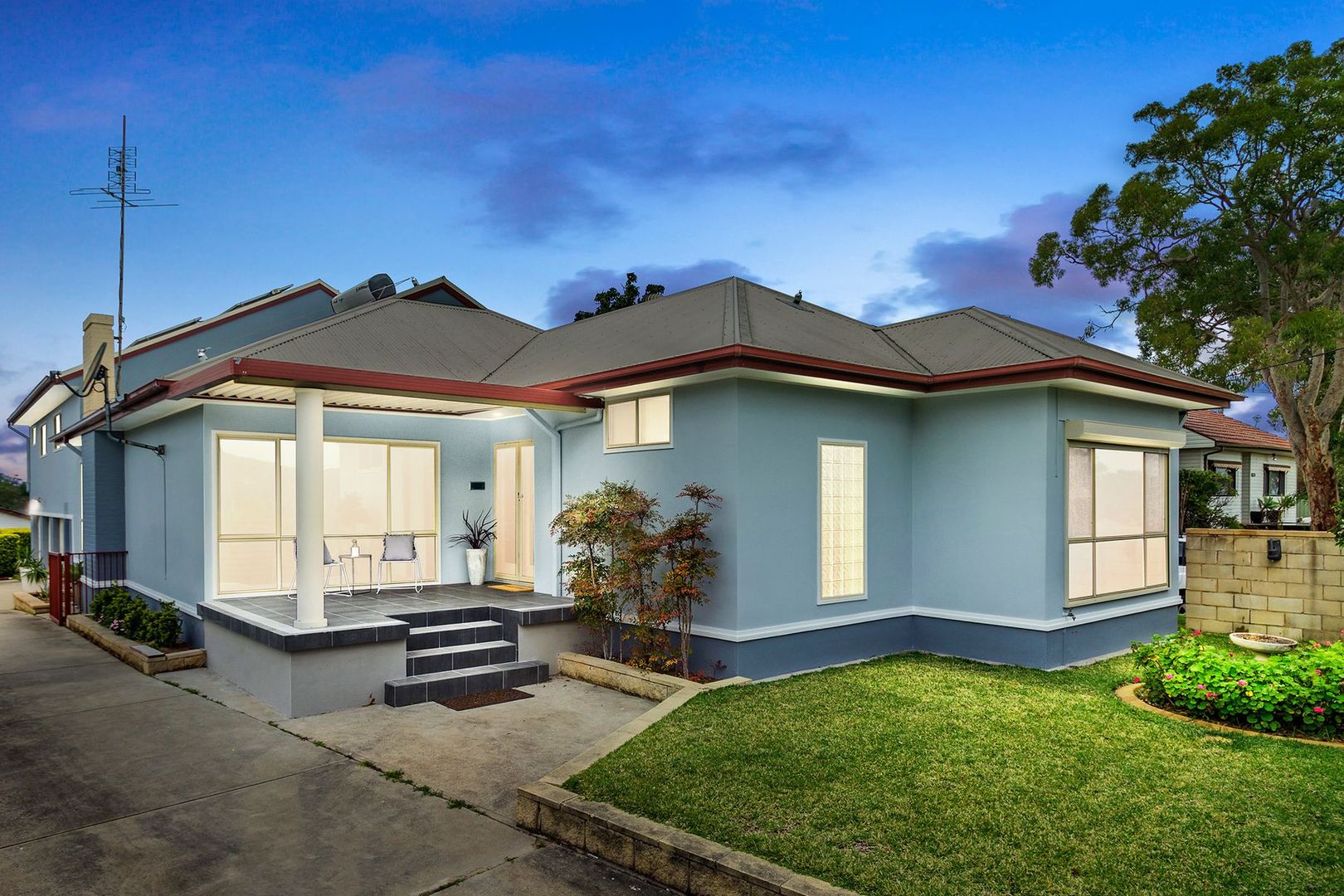 Belmont North NSW 2280 6 beds house for Sale, 989,000 1,060,000