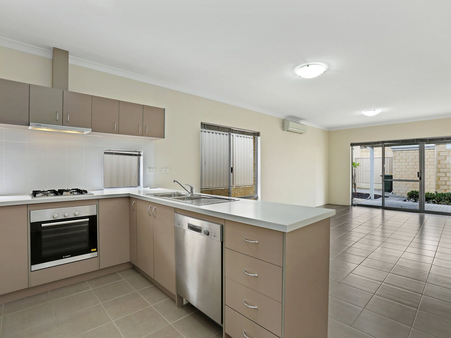 16 McLaren Avenue, Beeliar WA 6164, Image 1