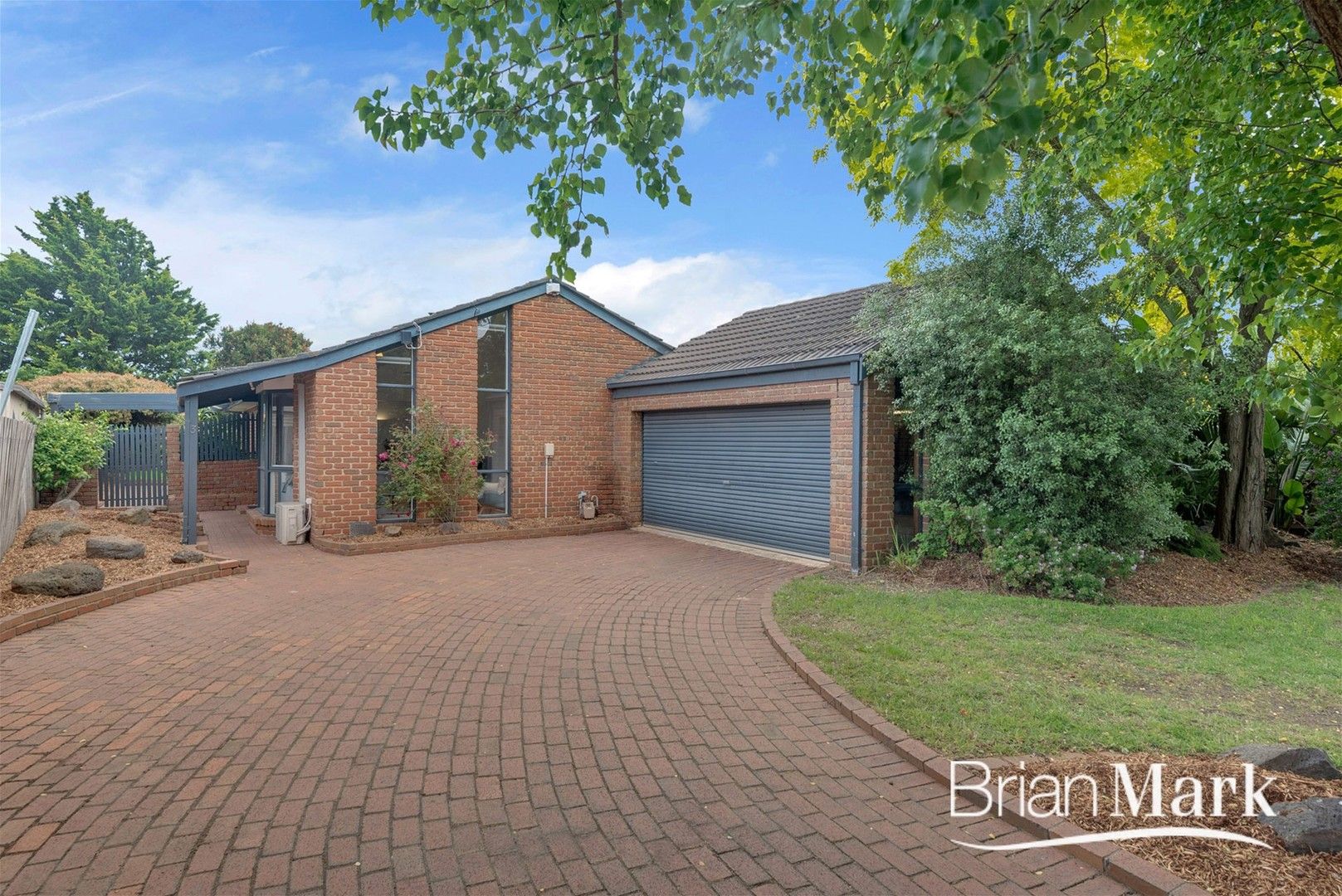 3 bedrooms House in 3 Lowan Court WERRIBEE VIC, 3030