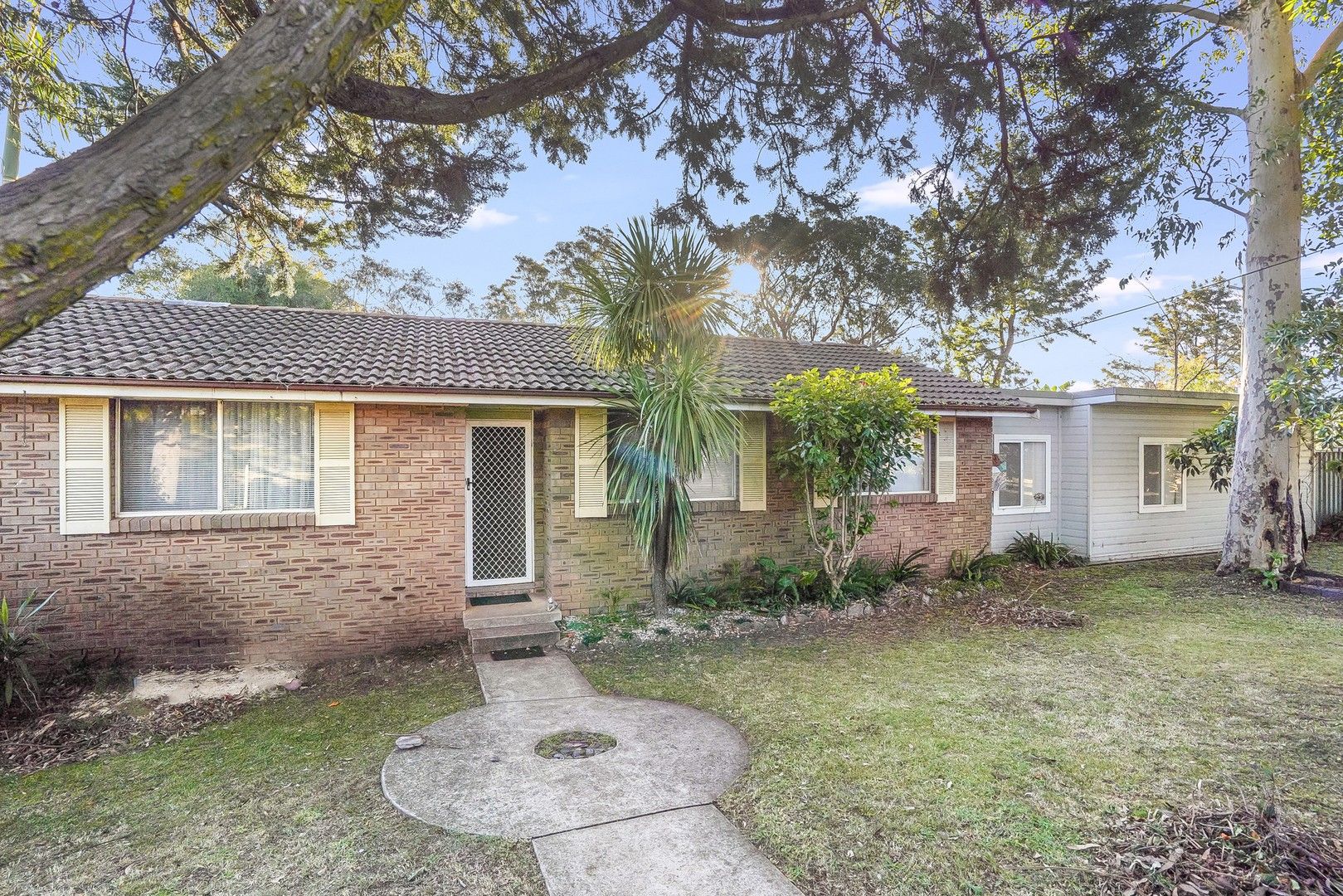 6 bedrooms House in 7 and 7A Timothy Lacey Lane THE OAKS NSW, 2570