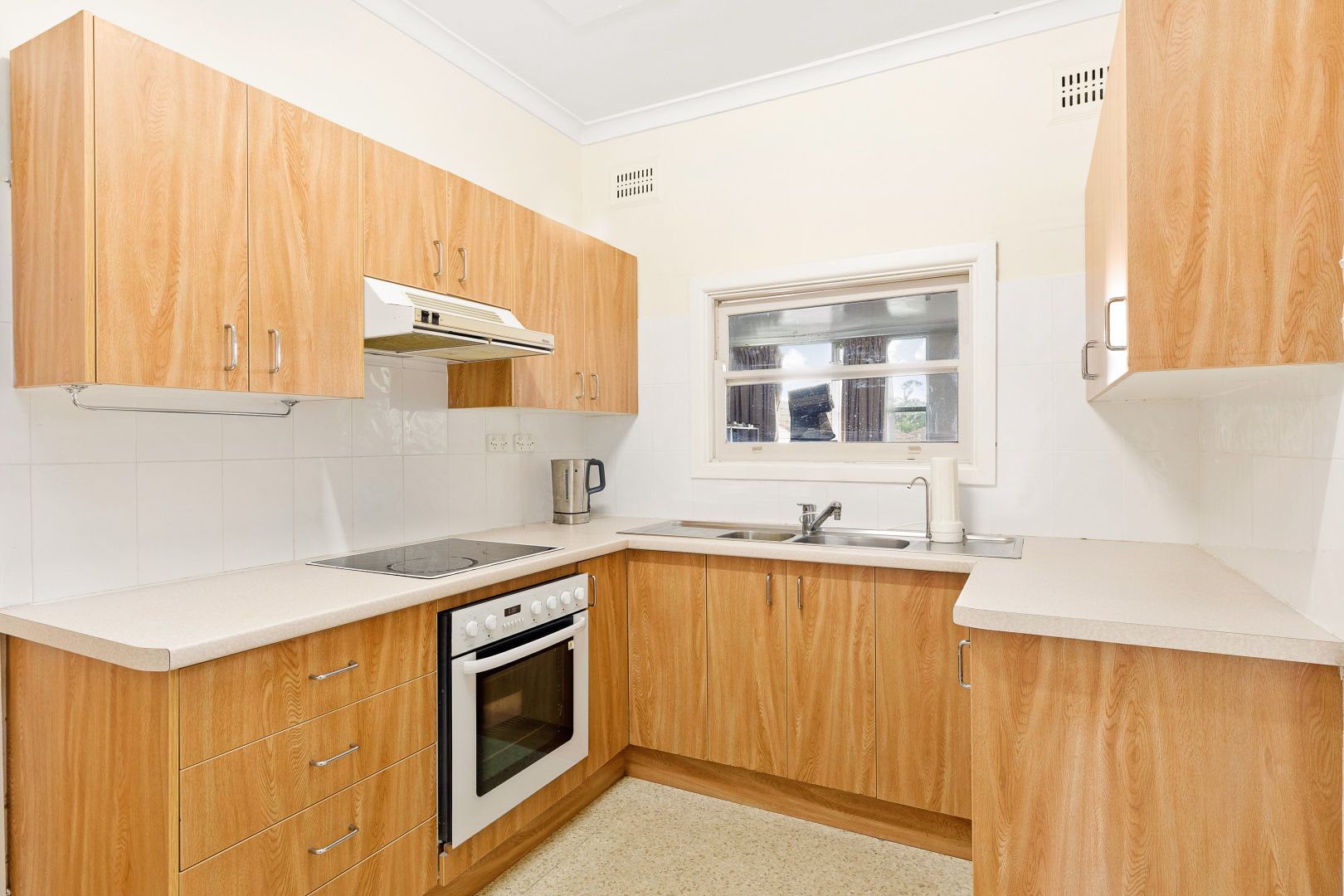 2 Rofe Crescent, Hornsby Heights NSW 2077, Image 2