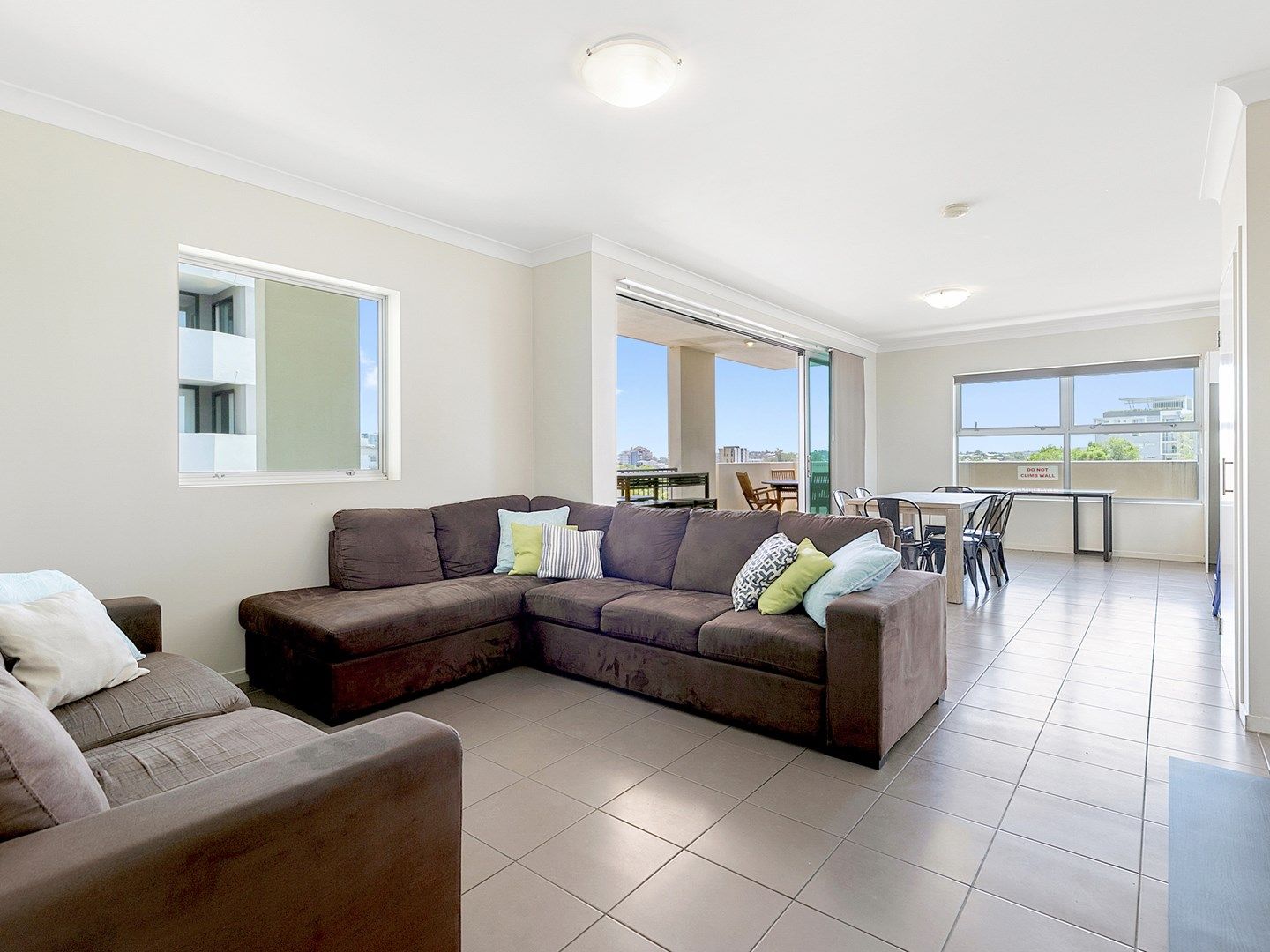 3 bedrooms Apartment / Unit / Flat in 8/803 Main St KANGAROO POINT QLD, 4169
