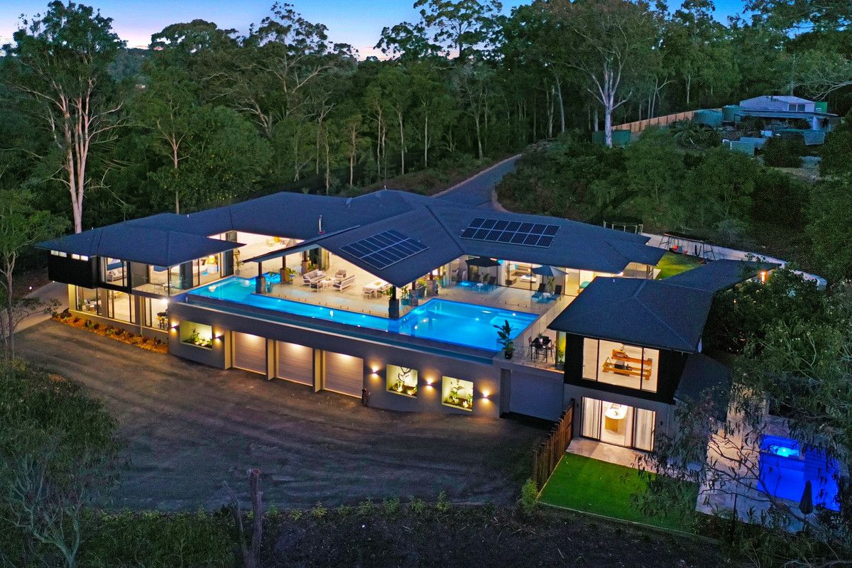 8 bedrooms House in 2/9 Koombahla Drive TALLEBUDGERA QLD, 4228