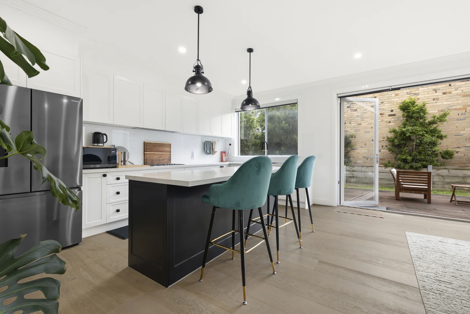 Additional image 6 of 2/16 Hampshire Road, Glen Waverley VIC 3150