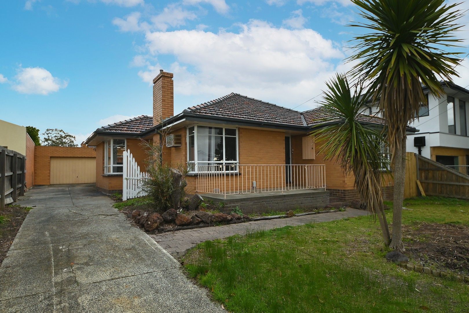 4 bedrooms House in 14 Pippin Avenue BURWOOD EAST VIC, 3151