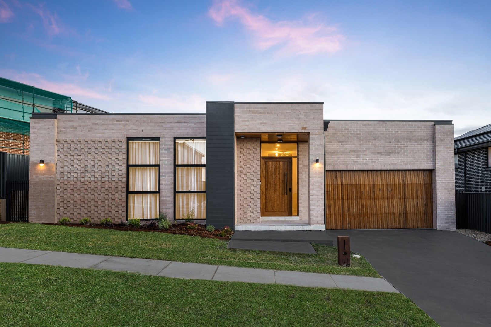 5 bedrooms House in 3 Farview Drive DENHAM COURT NSW, 2565