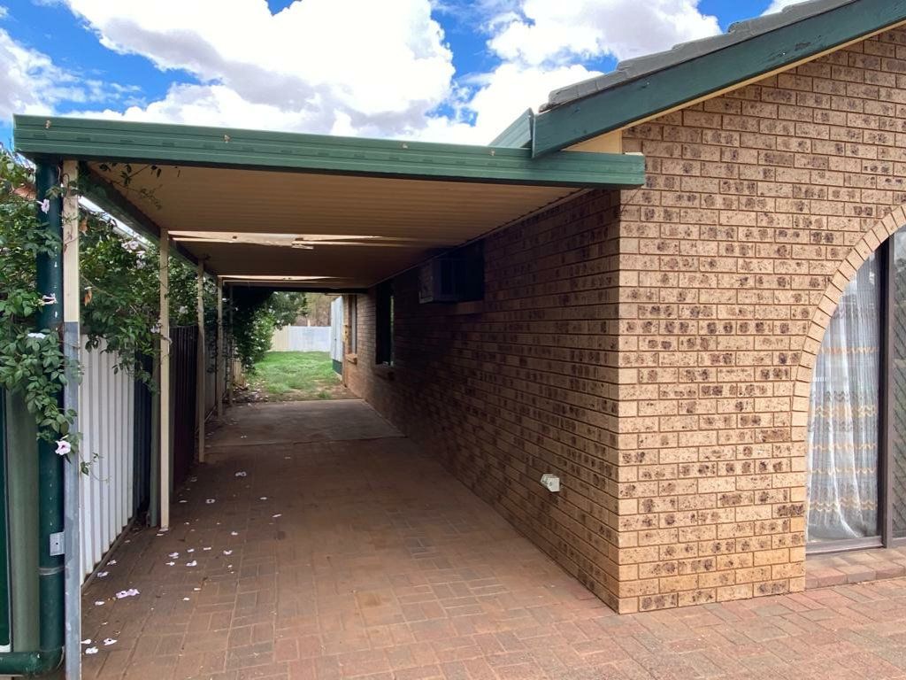 109 Commodore Crescent, Narromine NSW 2821, Image 2