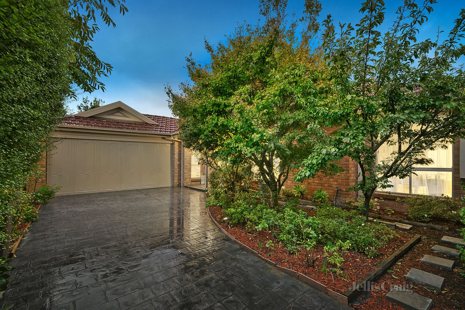 2/15 Irving Street, Mount Waverley VIC 3149, Image 0