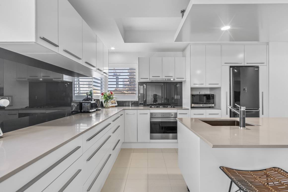 9/19 Mermaid Avenue Mermaid Beach 4218 - Image 5