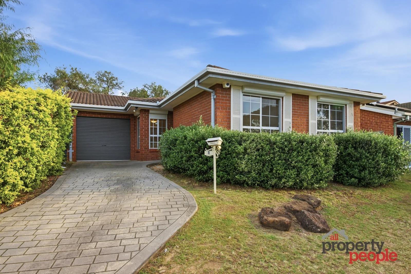 8 Jillian Place, Macquarie Fields NSW 2564