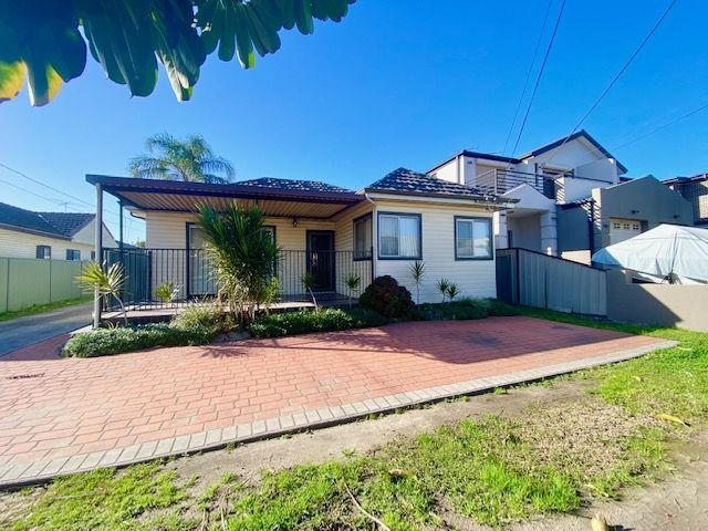 4 bedrooms House in 15 Queen St REVESBY NSW, 2212
