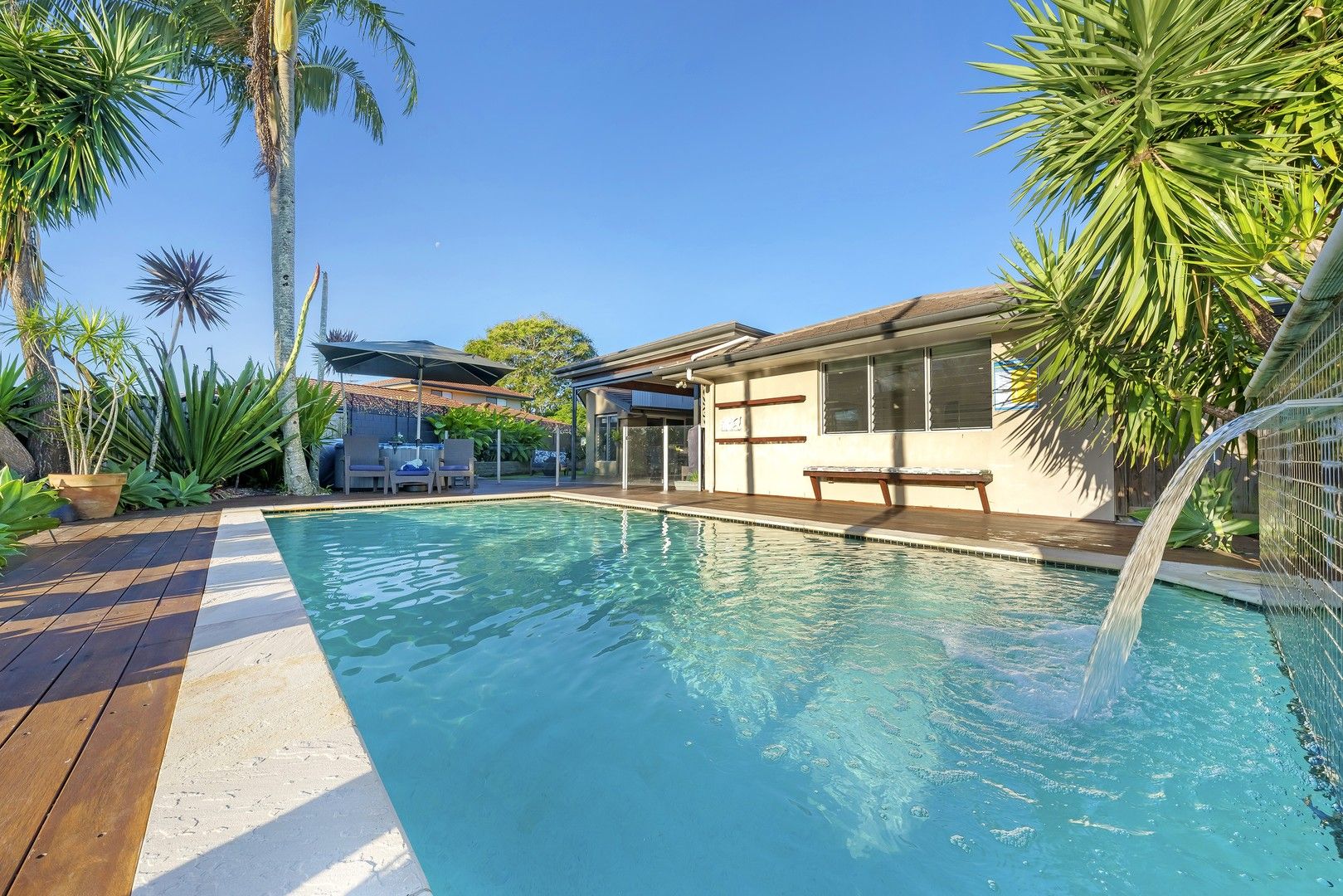 4 bedrooms House in 3 Spinnaker Court CURRUMBIN WATERS QLD, 4223