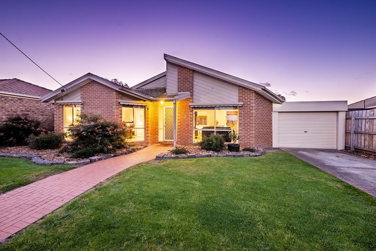 7 Willora Crescent, Cranbourne West VIC 3977, Image 0