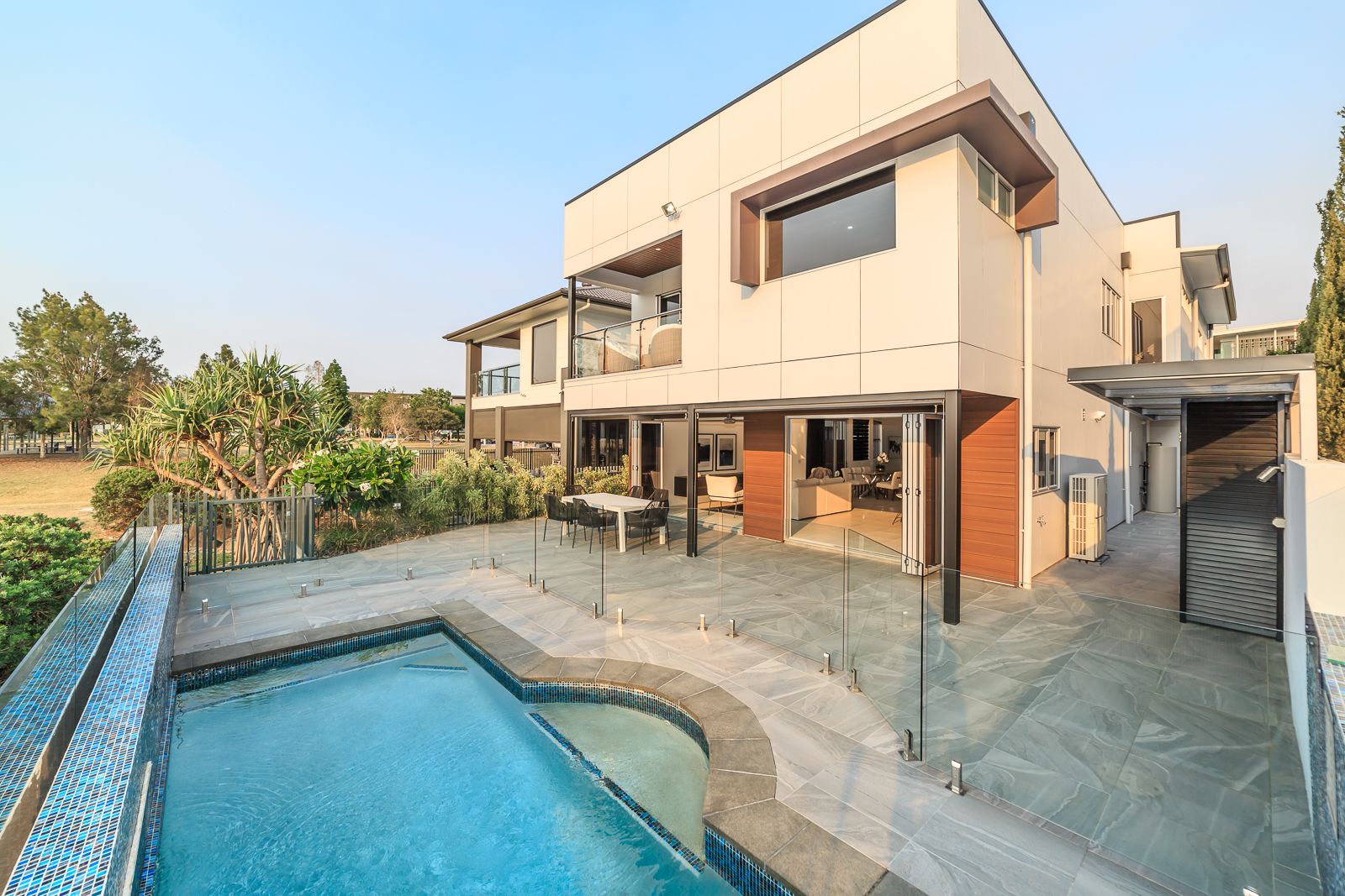 15 Waterline Crescent, Bulimba QLD 4171, Image 0