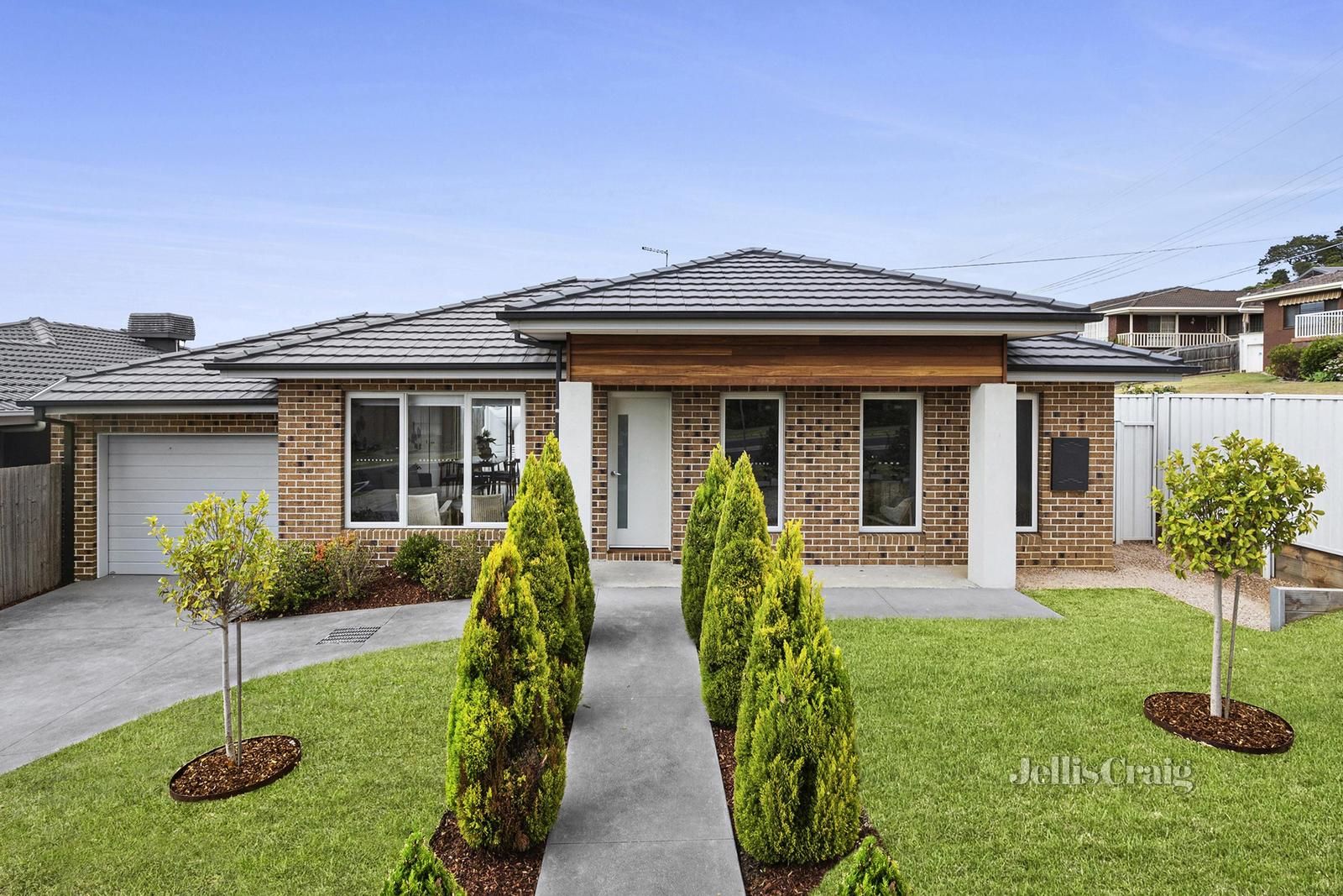 3 bedrooms Apartment / Unit / Flat in 18 Glengate Street HAMLYN HEIGHTS VIC, 3215