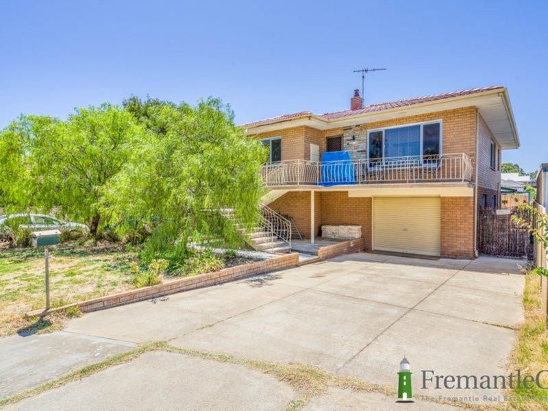 4 bedrooms House in 28 Forrest Rd HAMILTON HILL WA, 6163