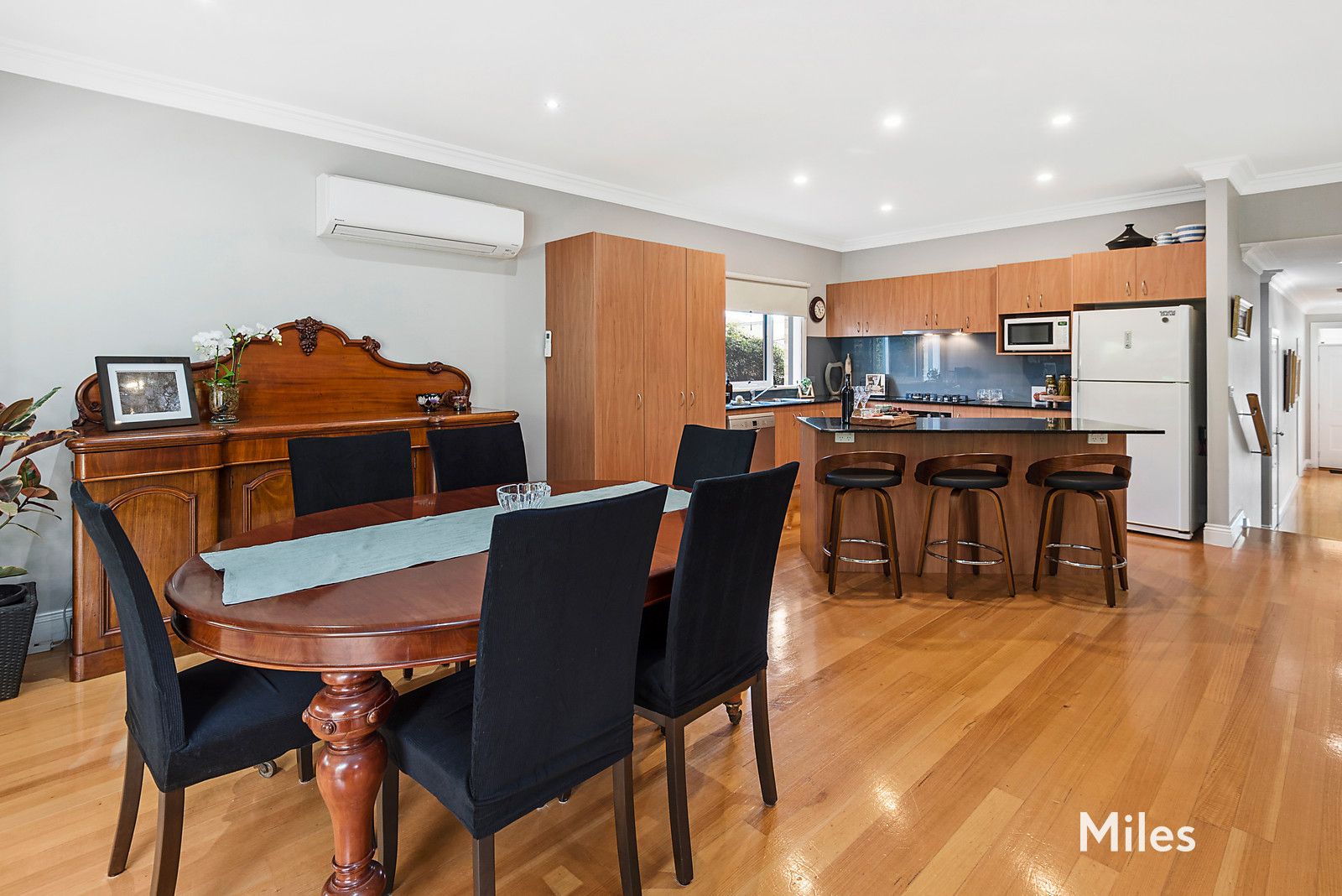 8 Jamieson Court, Yallambie VIC 3085, Image 2