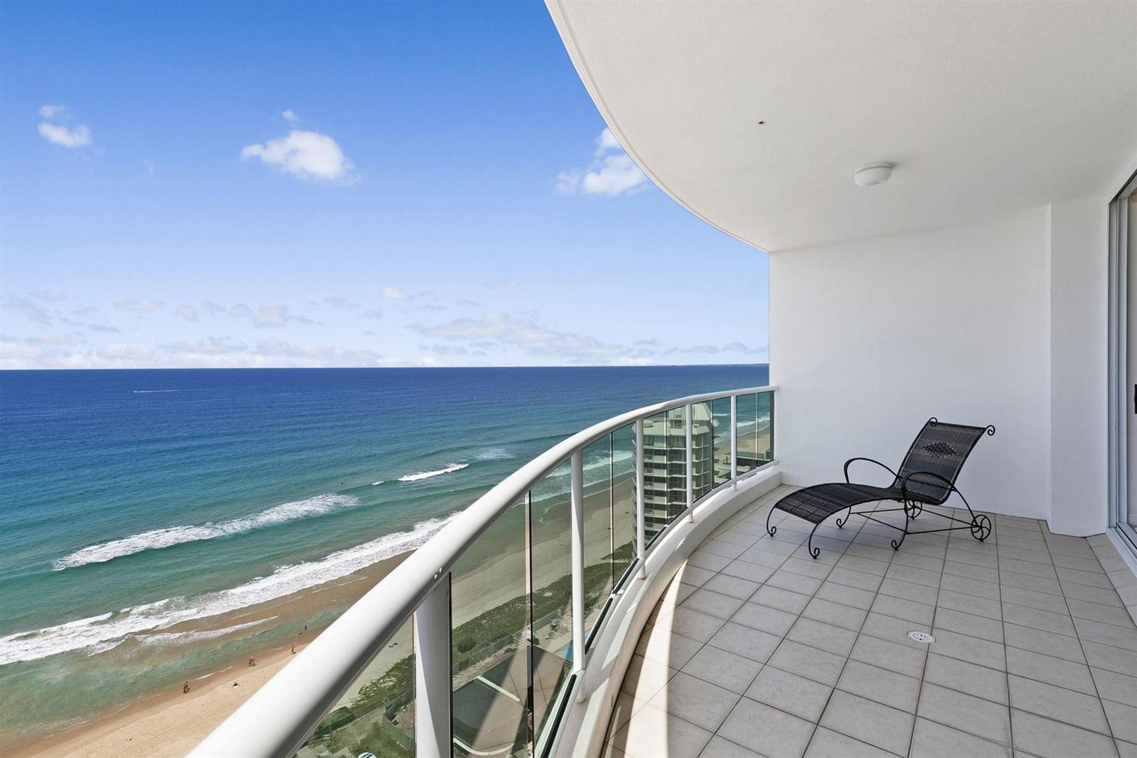 'PACIFIC VIEWS' 5 Woodroffe Avenue, Main Beach QLD 4217, Image 2