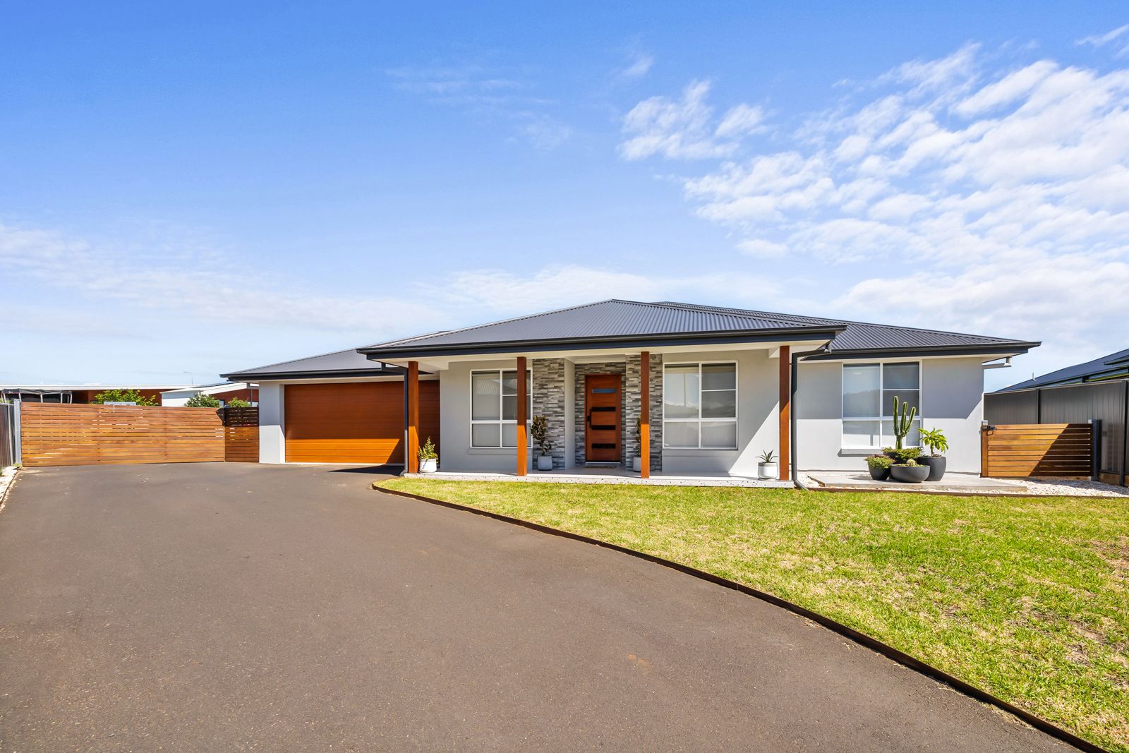 4 bedrooms House in 6 Balstoni Place TAMWORTH NSW, 2340