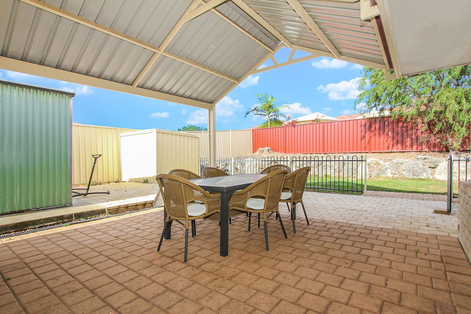 8 Aylesbury Close, Jandakot WA 6164, Image 2