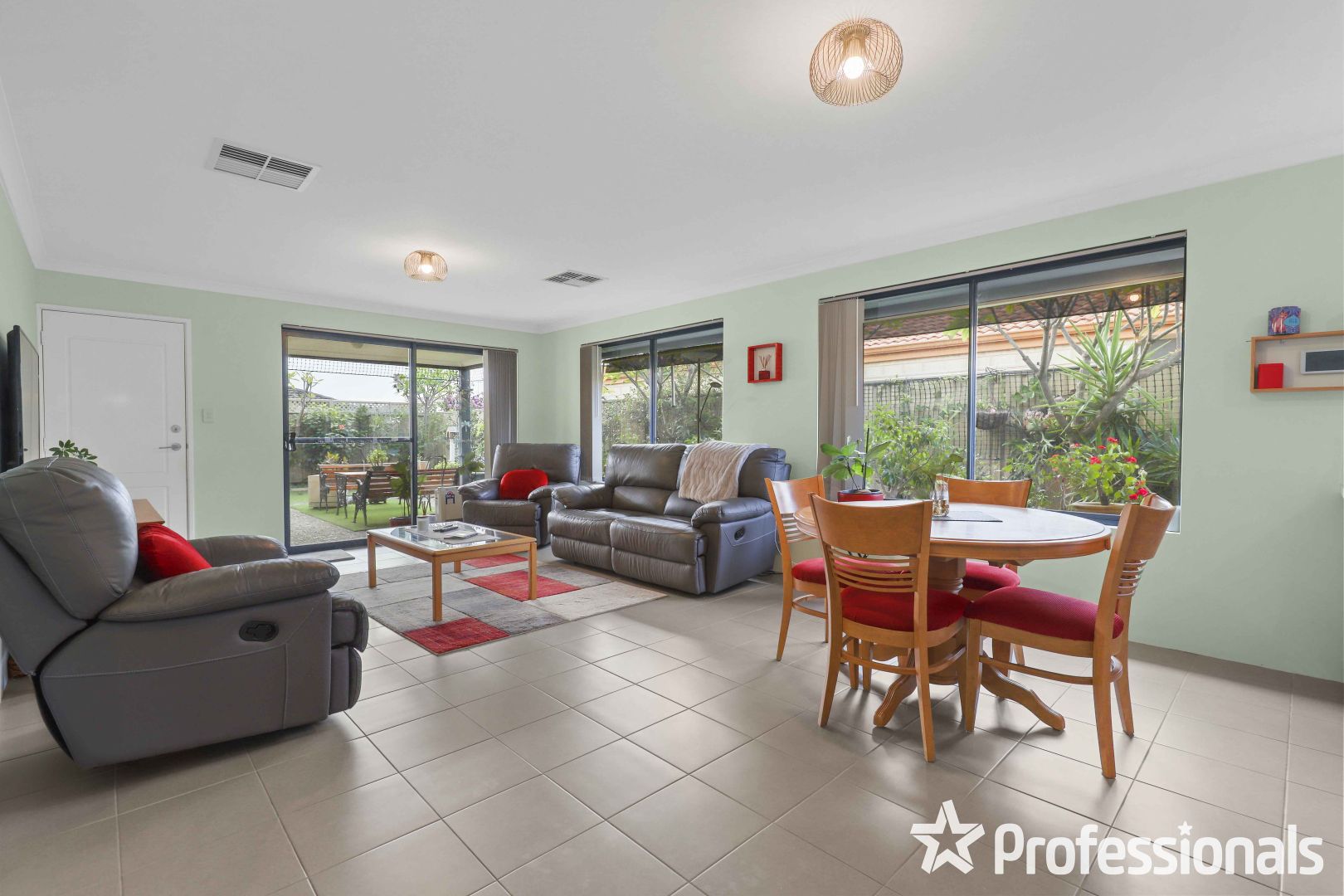 27 Dortmund Gardens, Piara Waters WA 6112, Image 1