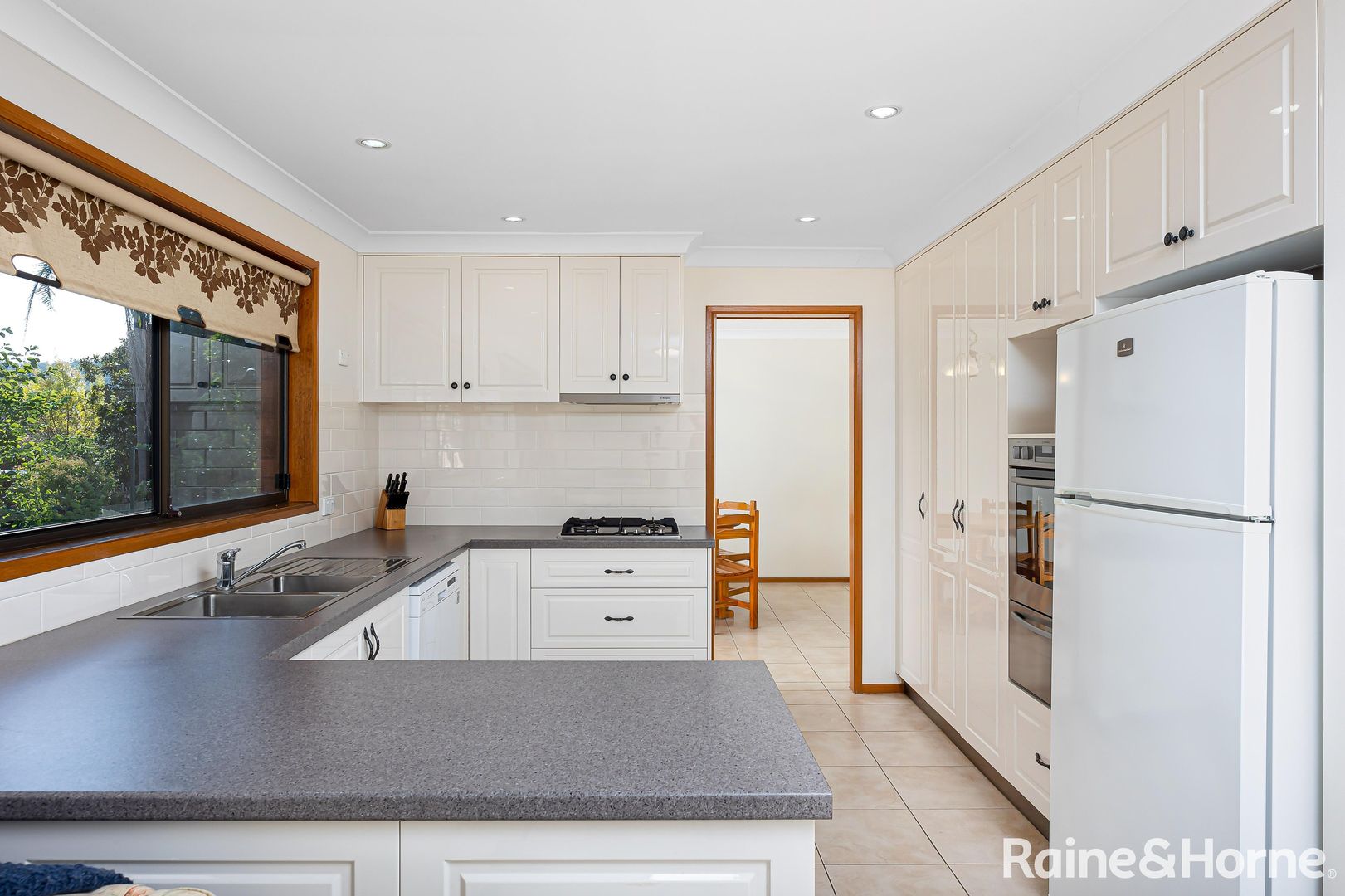 82 Simkin Crescent, Kooringal NSW 2650, Image 2