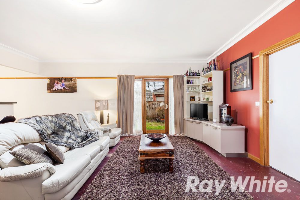 70 Rosstrevor Crescent, Mitcham VIC 3132, Image 2