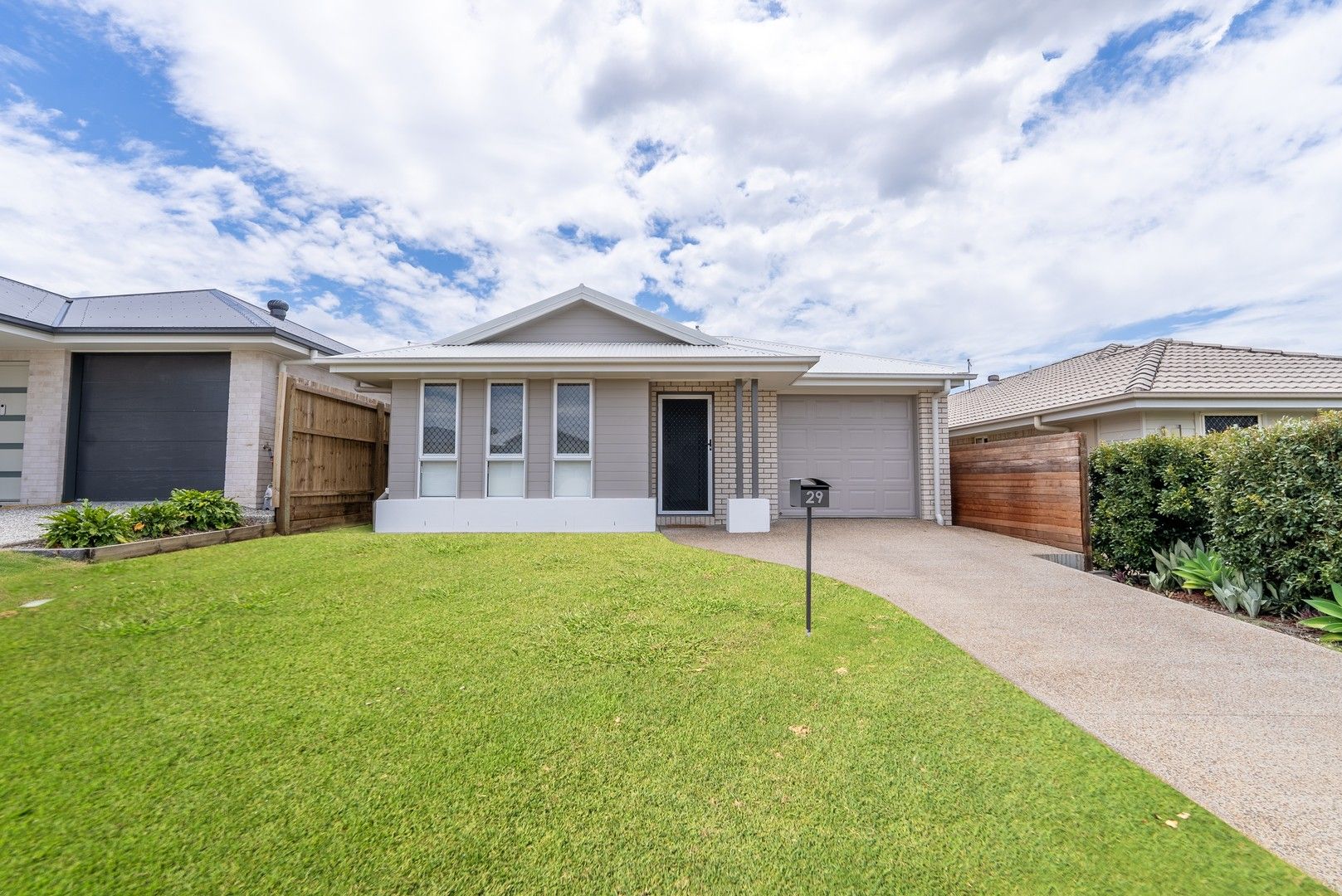 4 bedrooms House in 29 Bowerbird Street DEEBING HEIGHTS QLD, 4306