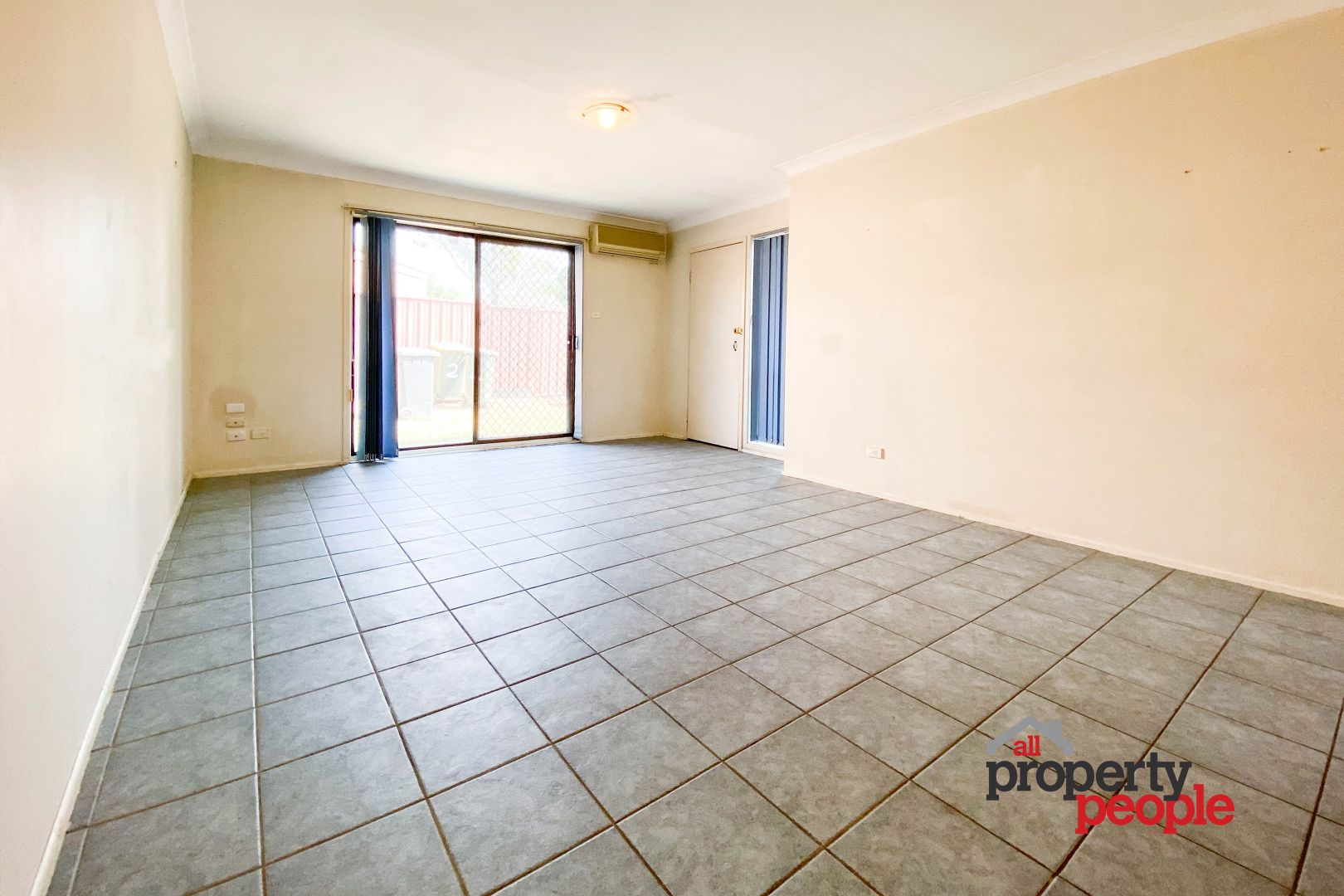 2/226 Harrow Road, Glenfield NSW 2167, Image 1