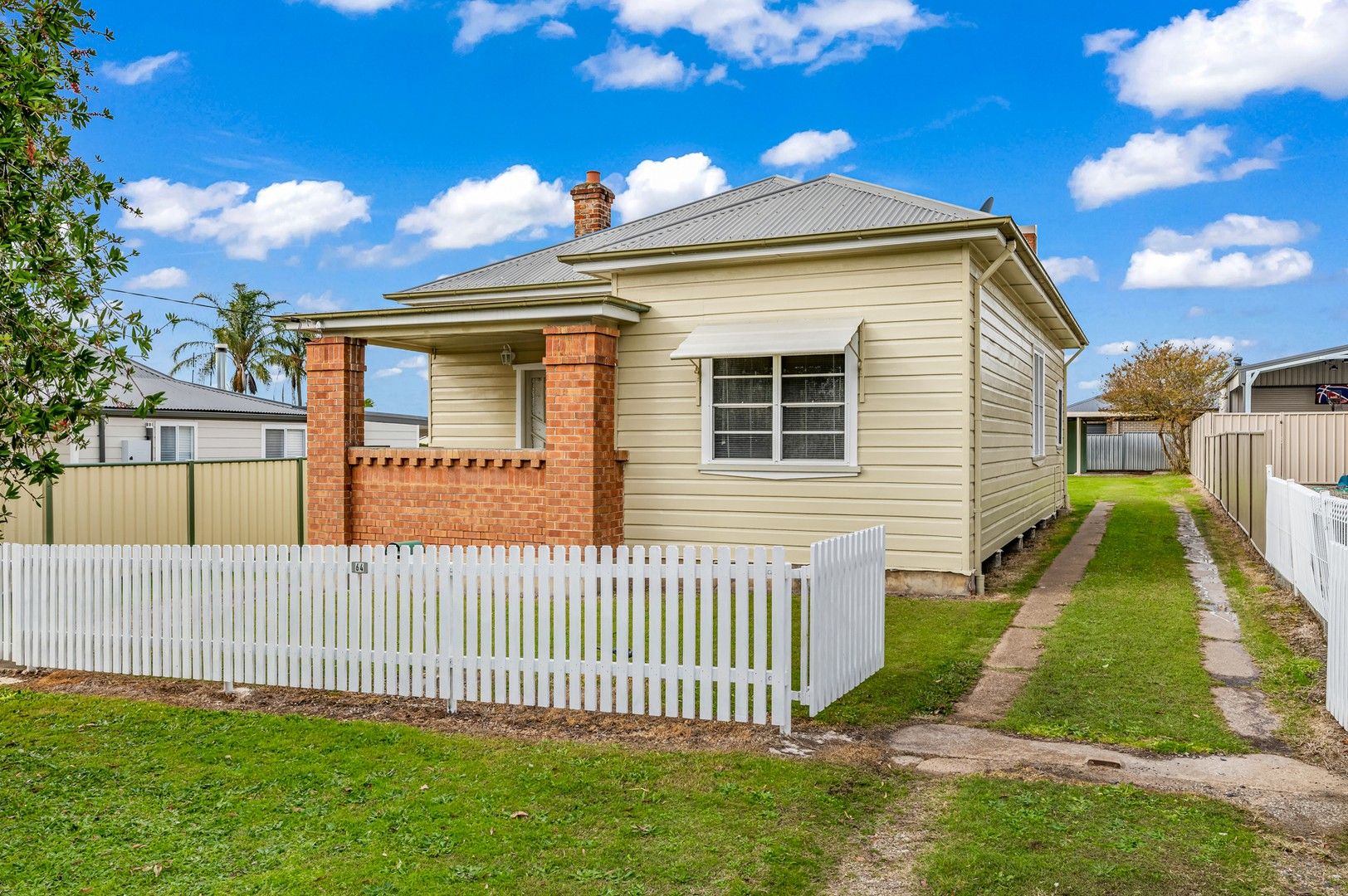 2 bedrooms House in 64 Desmond Street CESSNOCK NSW, 2325