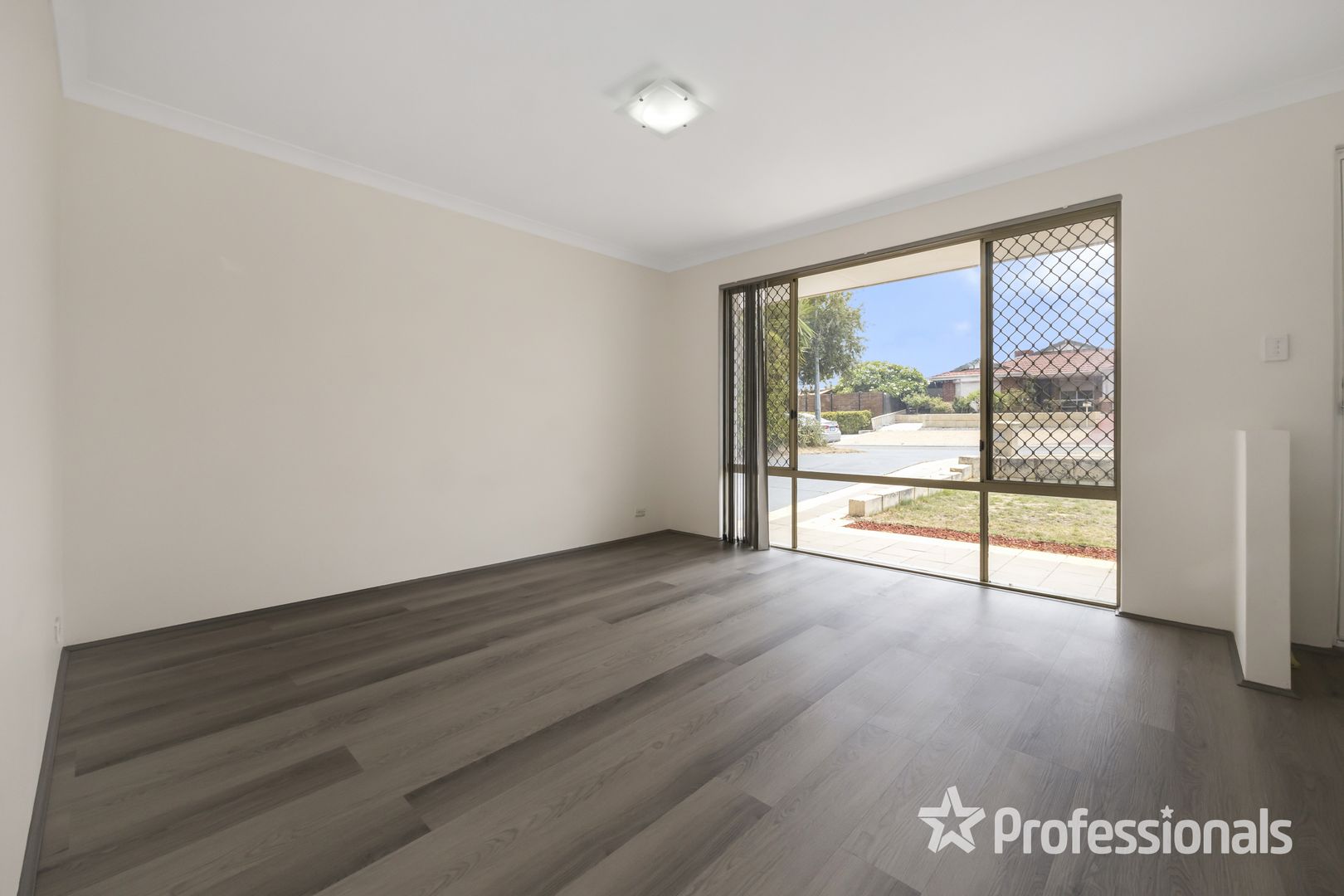 22 Richenda Court, Marangaroo WA 6064, Image 2