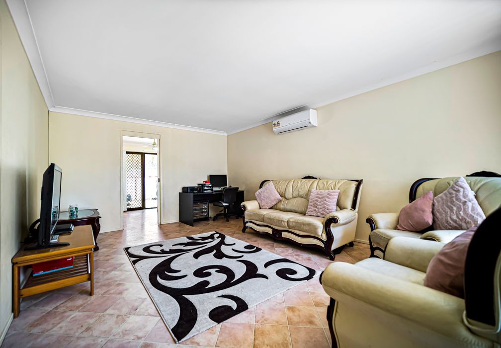 9 Dalkeith Place, St Helens Park NSW 2560, Image 2