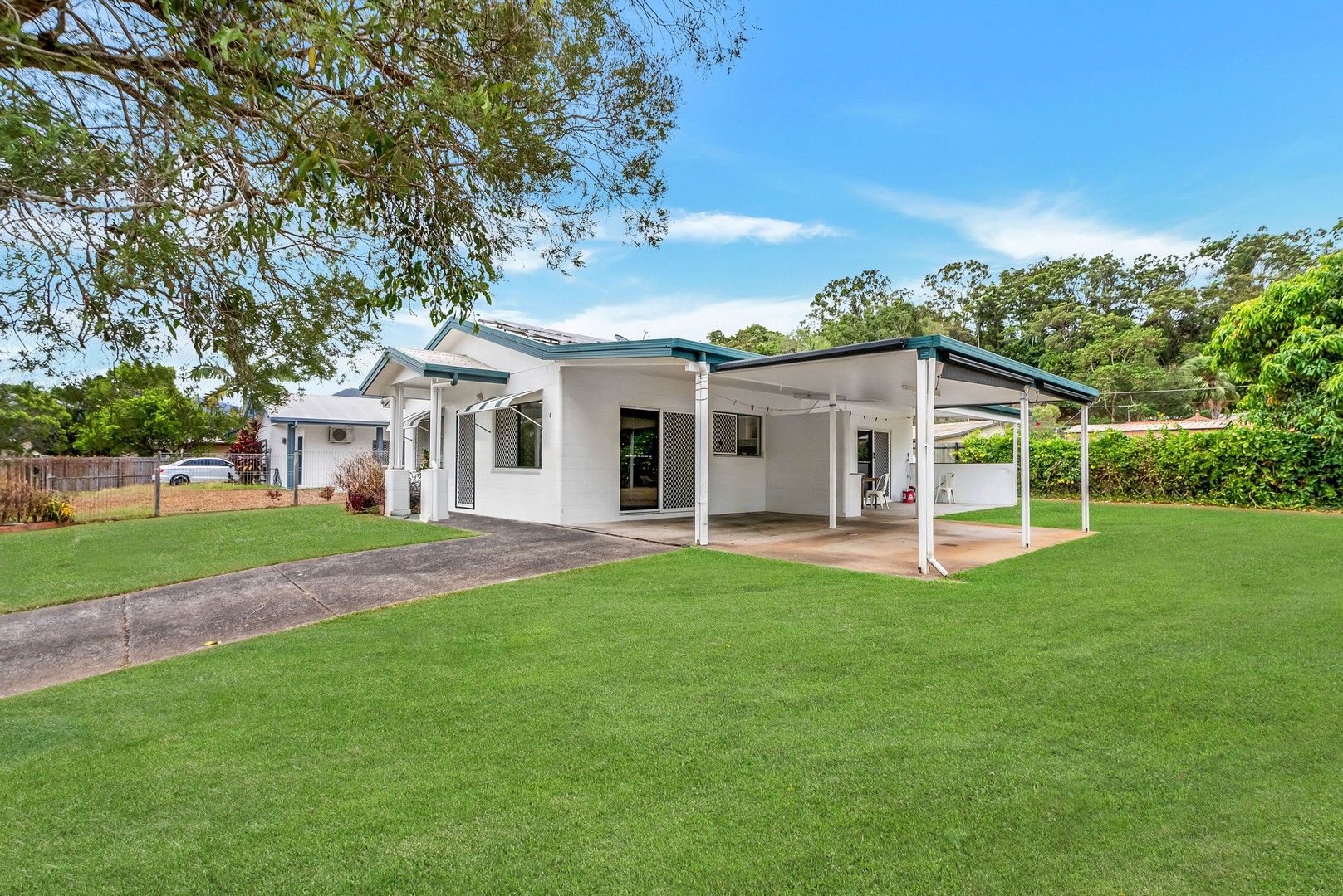 4 bedrooms House in 4 Cracknell Road WHITE ROCK QLD, 4868