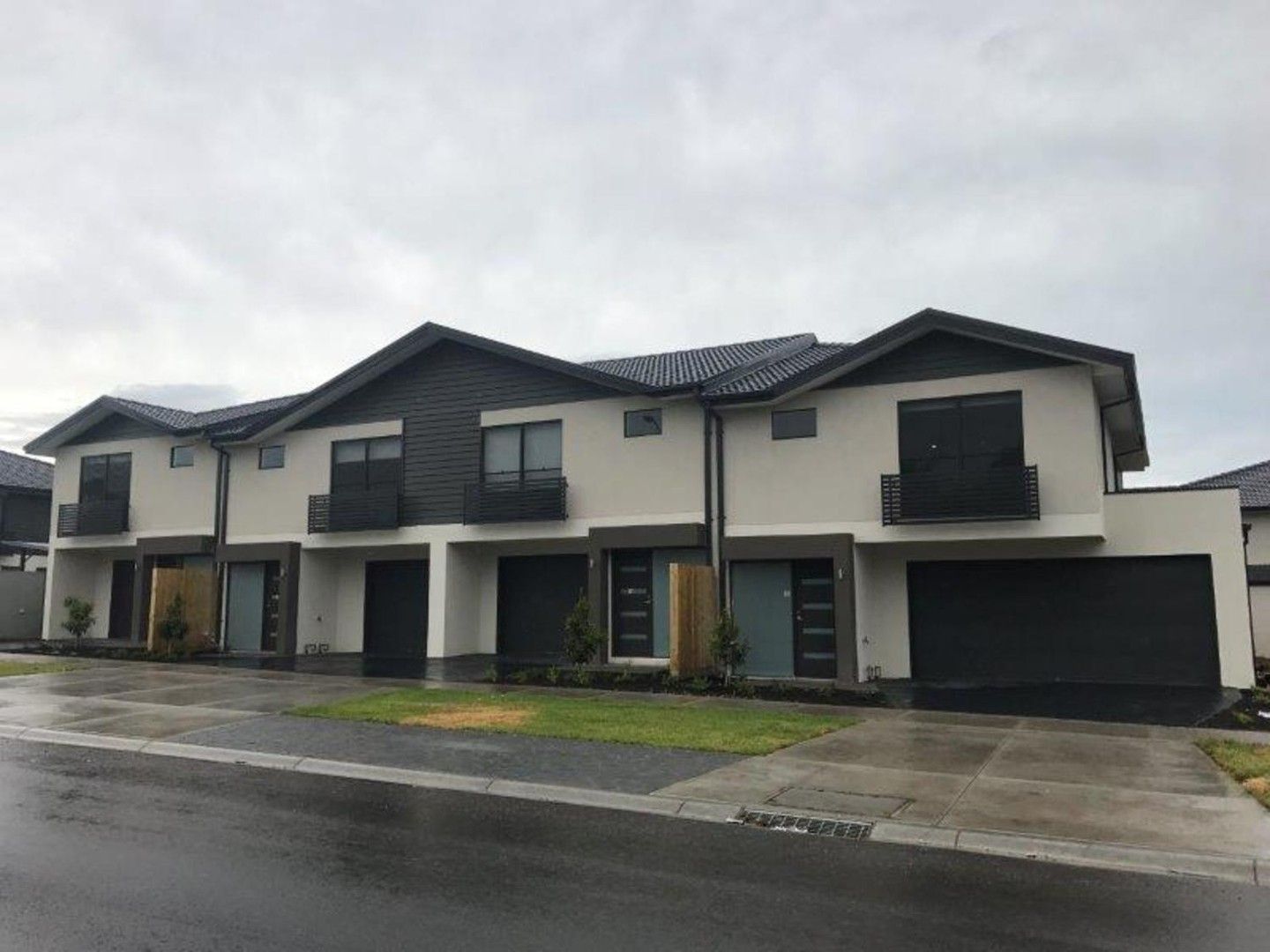 3 bedrooms Townhouse in 28 Godfrey Avenue CRANBOURNE EAST VIC, 3977