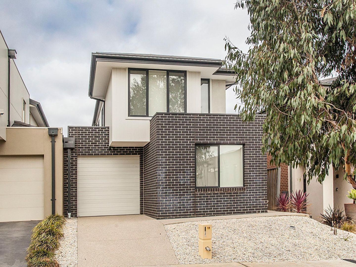 4 bedrooms Townhouse in 19 Danthonia Street COBURG NORTH VIC, 3058