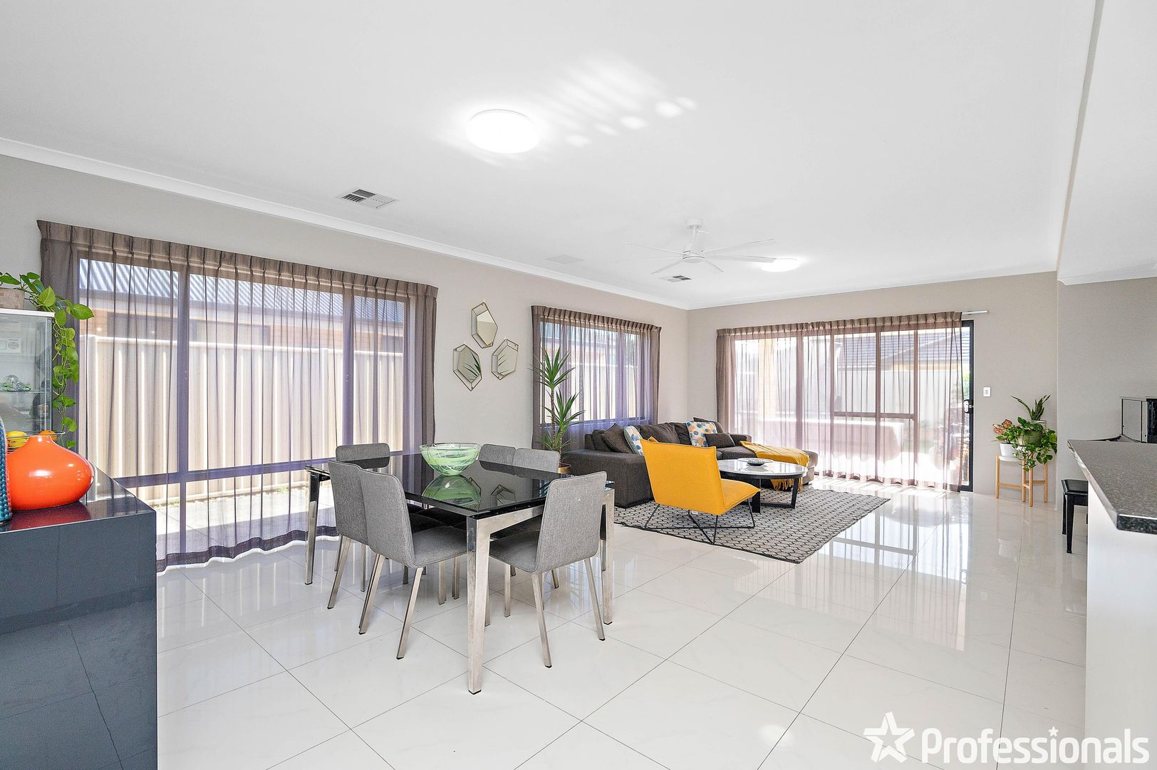 24 Bayonne Corner, Piara Waters WA 6112, Image 2