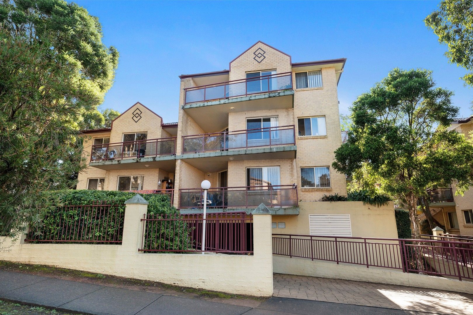 2 bedrooms Apartment / Unit / Flat in 10/15-23 Mowle Street WESTMEAD NSW, 2145