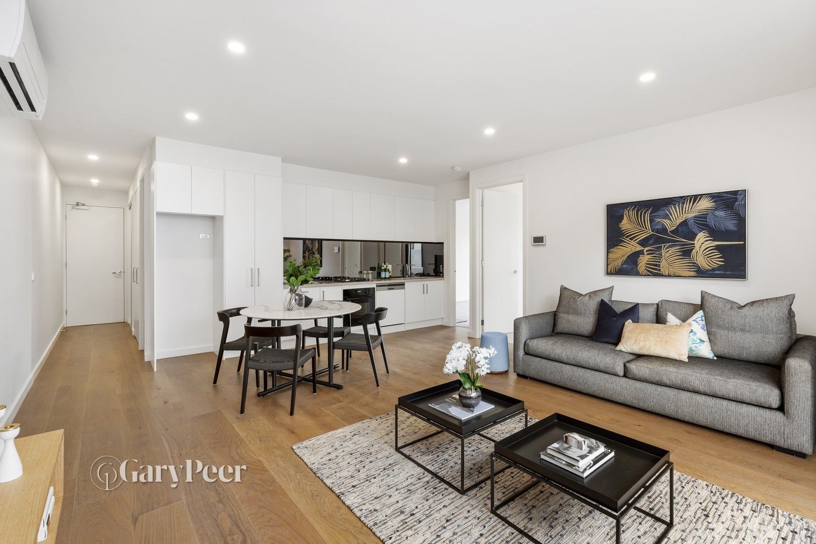 2 bedrooms Apartment / Unit / Flat in 104/462-464 Dandenong Road CAULFIELD NORTH VIC, 3161