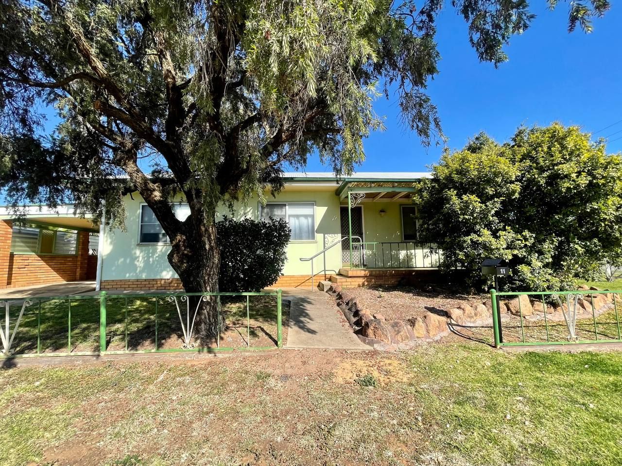 4 bedrooms House in 11 Forbes Road PARKES NSW, 2870