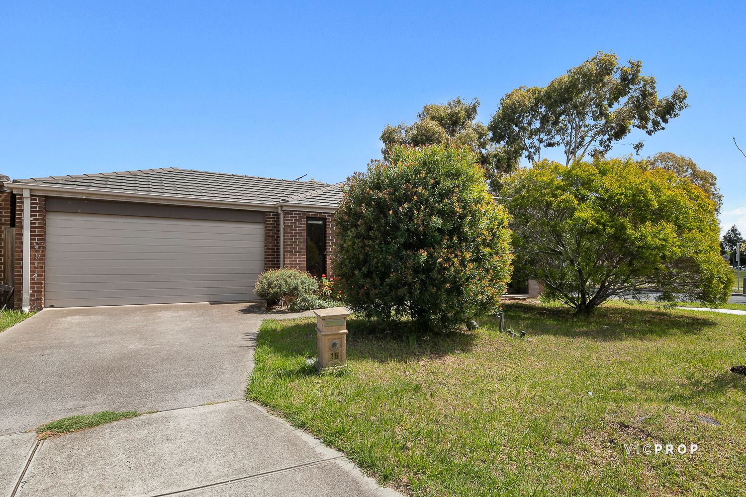 4 bedrooms House in 15 Parkwood Court DEER PARK VIC, 3023
