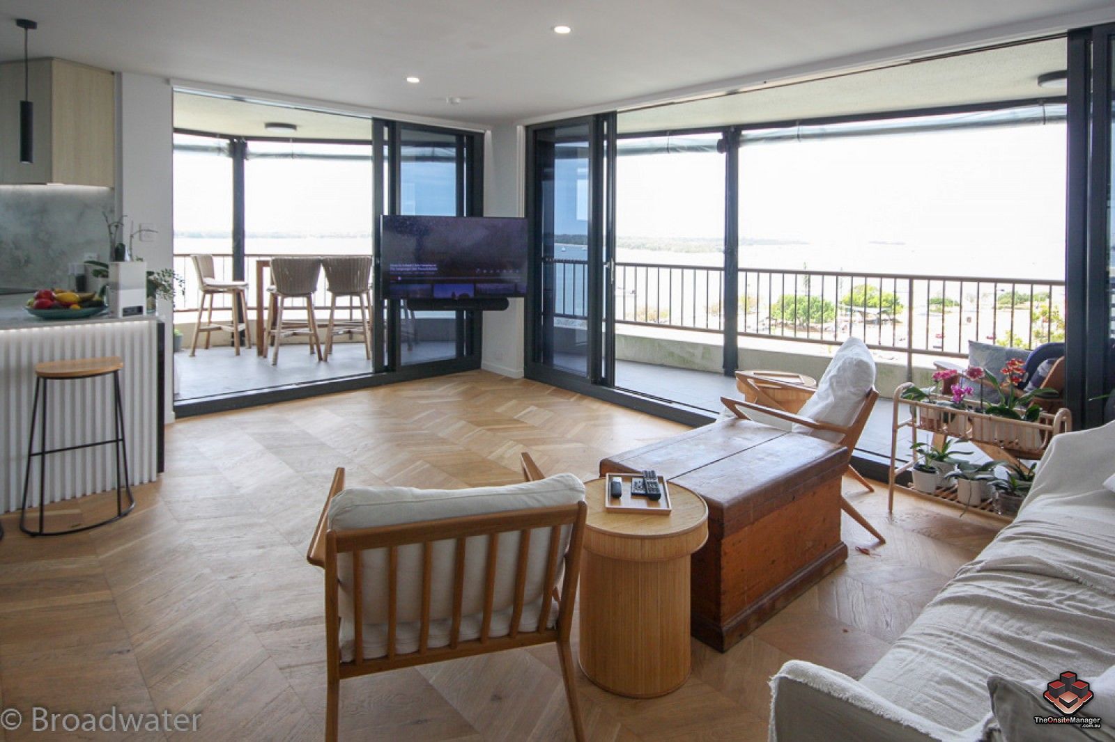 1 bedrooms Apartment / Unit / Flat in ID:21124422/9 Bayview Street RUNAWAY BAY QLD, 4216