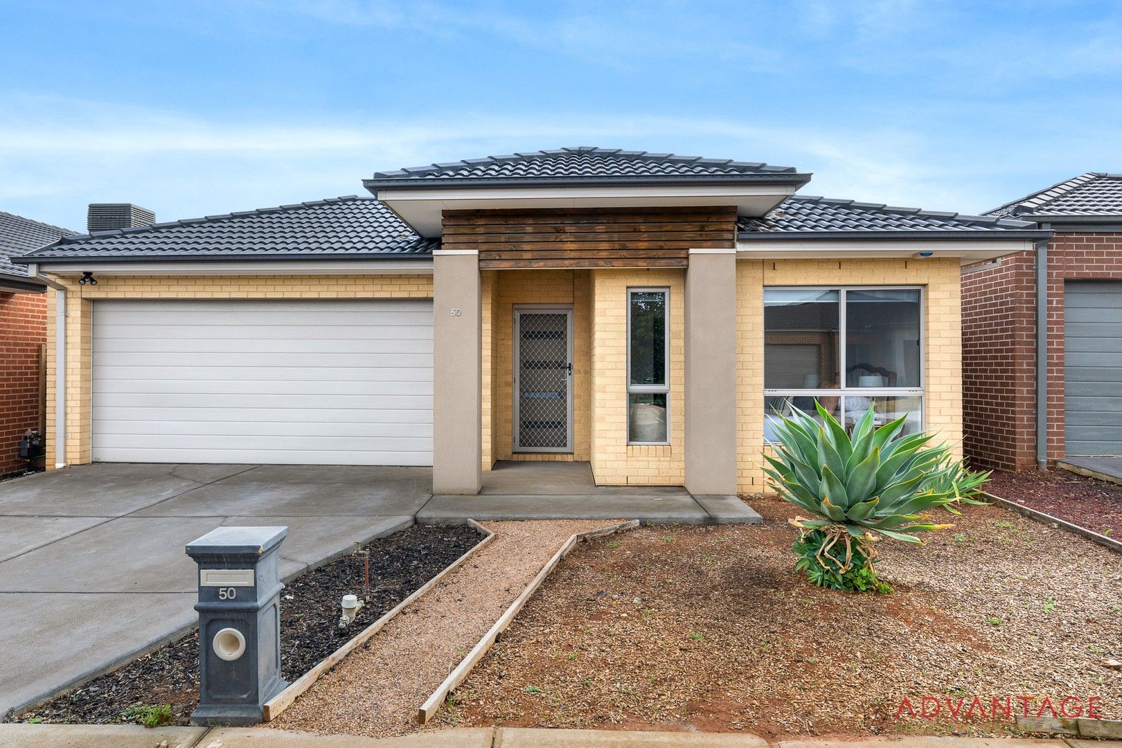 4 bedrooms House in 50 Carissa Road BROOKFIELD VIC, 3338