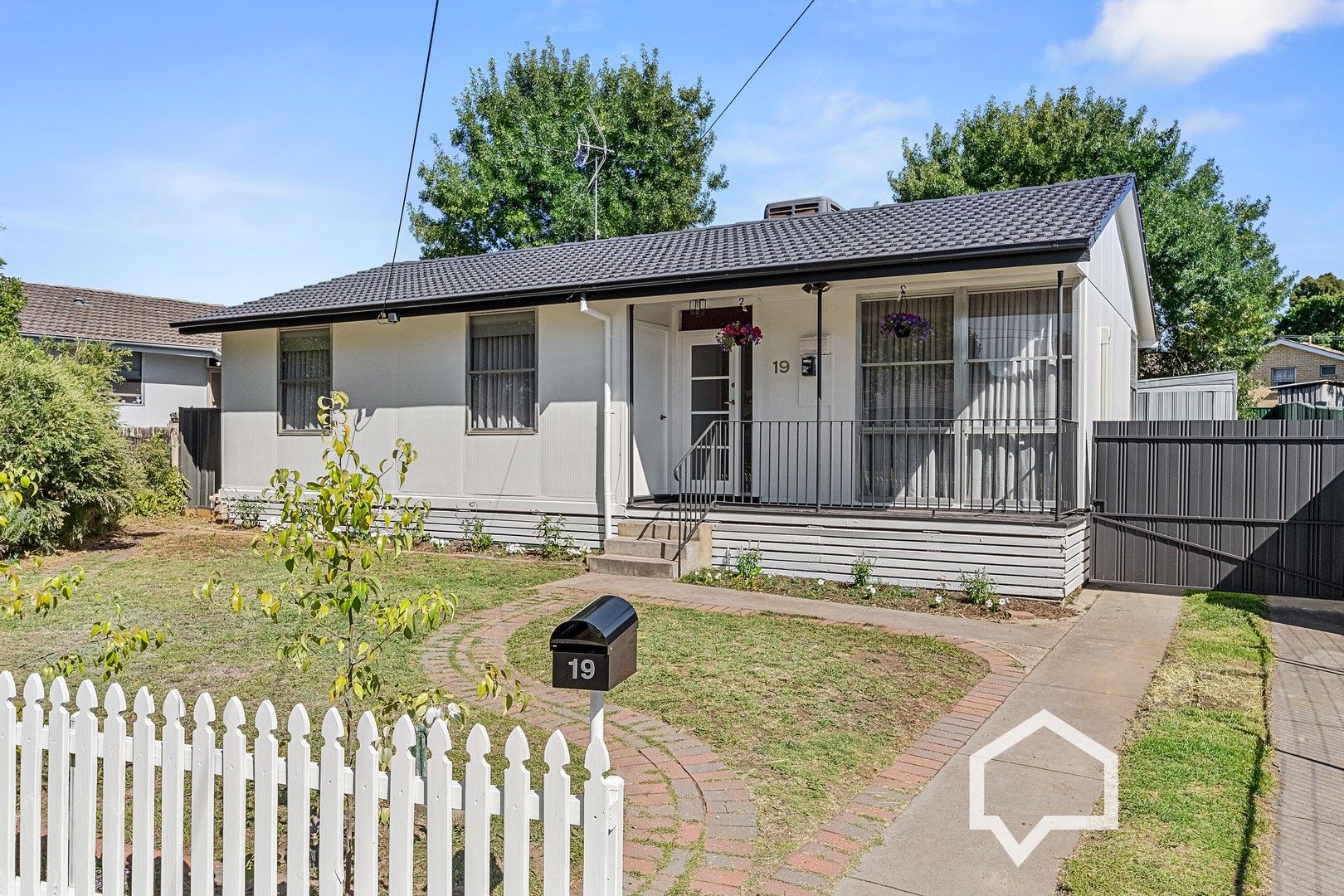 3 bedrooms House in 19 Ironbark Road BENDIGO VIC, 3550