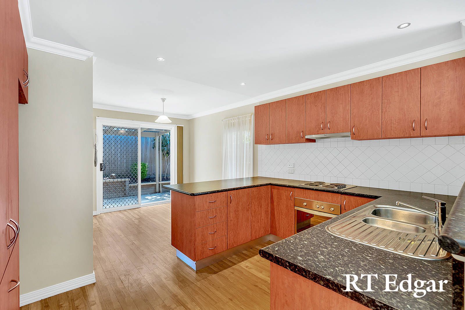 2/58a Urquhart Street, Woodend VIC 3442, Image 2