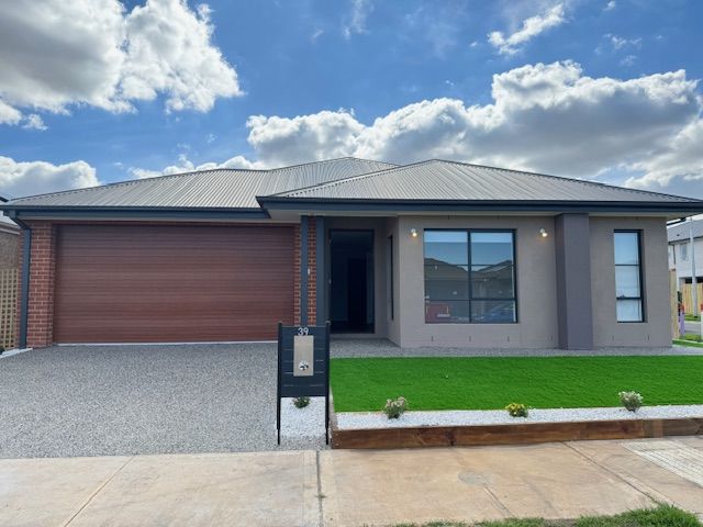 4 bedrooms House in 39 Yearling Promenade WERRIBEE VIC, 3030